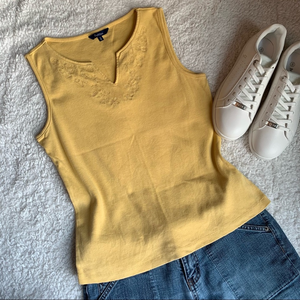 SOLD EUC Vintage Reitman’s Sleeveless Embroidered Top